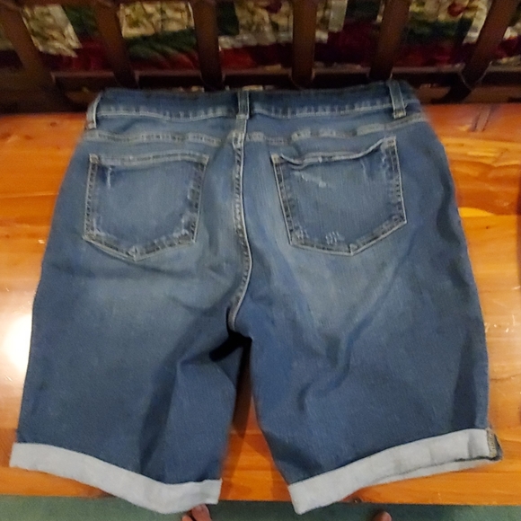 SHORTS - Picture 3 of 3